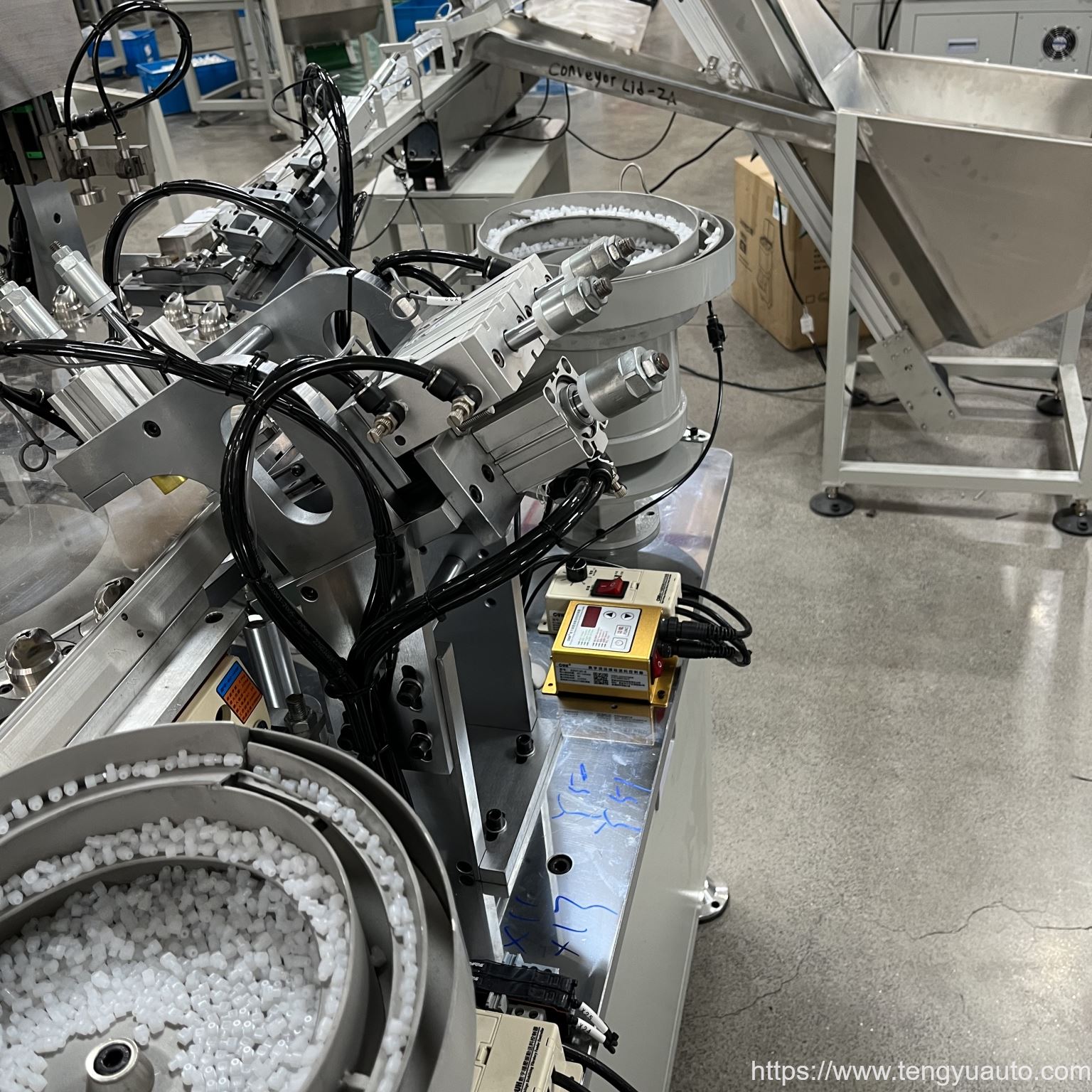 tratamiento cosmético de las bombas de la automatización de la máquina de montaje